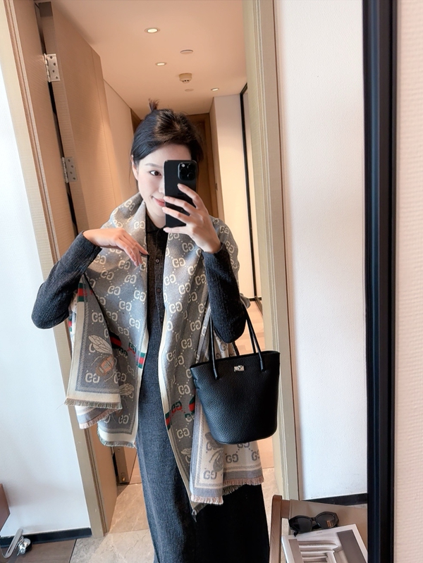 ブランドマフラー背面デザイン